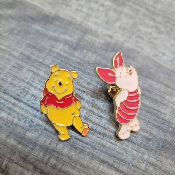 Brand New Set of 2 Winnie The Pooh Pins - Picture 2 of 6